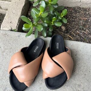 ROAM Women's Tan Slide Sandals